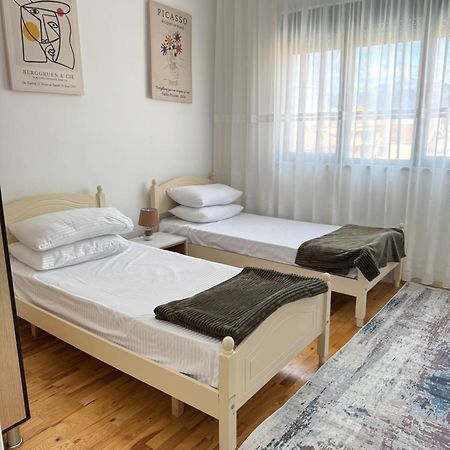 Sol Apartments - 2 Bedrooms Shkodër Esterno foto