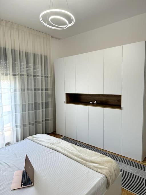 Sol Apartments - 2 Bedrooms Shkodër Esterno foto