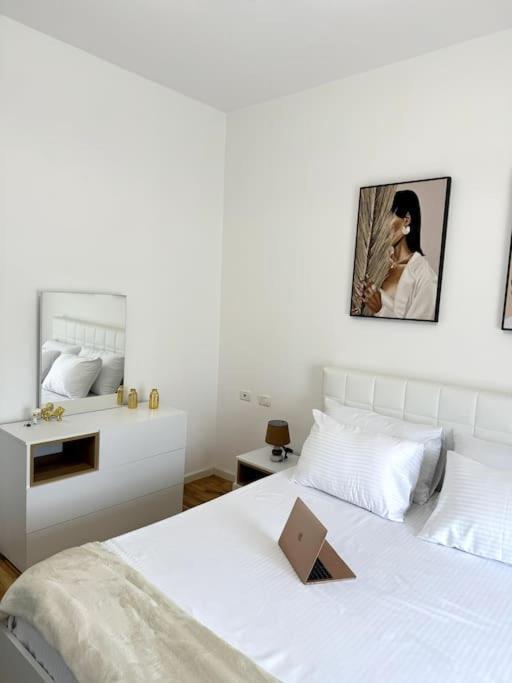 Sol Apartments - 2 Bedrooms Shkodër Esterno foto