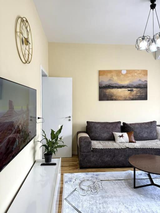 Sol Apartments - 2 Bedrooms Shkodër Esterno foto