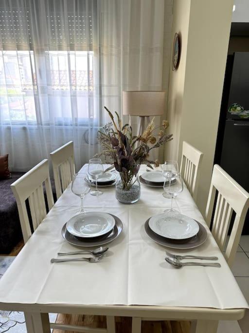 Sol Apartments - 2 Bedrooms Shkodër Esterno foto